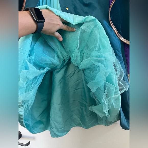 Girl’s Disney Store Frozen 2 Deluxe Queen Anna Gown With Velvet Cape Size 7/8 - Picture 5 of 11